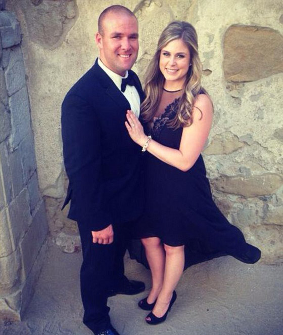 عريس يتحول الى بطل وينقذ احدى مدعواته من الموت صورة رقم 9