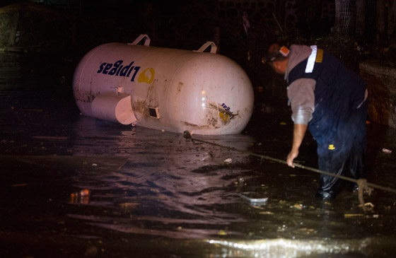 زلزال عنيف في تشيلي يصرع خمسة ويشرد مليونا، هل هو تحذير من تسونامي؟ صورة رقم 15 زلزال عنيف في تشيلي يصرع خمسة ويشرد مليونا، هل هو تحذير من تسونامي؟ صورة رقم 15