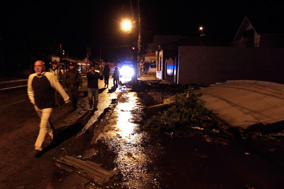 زلزال عنيف في تشيلي يصرع خمسة ويشرد مليونا، هل هو تحذير من تسونامي؟ صورة رقم 23 زلزال عنيف في تشيلي يصرع خمسة ويشرد مليونا، هل هو تحذير من تسونامي؟ صورة رقم 23