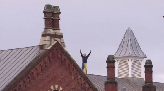 الرغبة في تحطيم الرقم القياسي تدفع سجينا لاعتلاء محبسه 40 يوما!! صورة رقم 1 الرغبة في تحطيم الرقم القياسي تدفع سجينا لاعتلاء محبسه 40 يوما!! صورة رقم 1