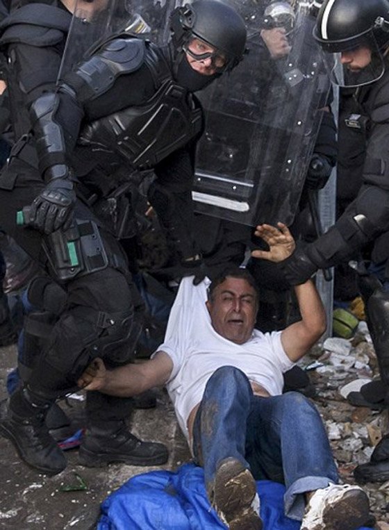 دخول 1300 مهاجر من كرواتيا الى صربيا بعد صدامات عنيفة صورة رقم 2