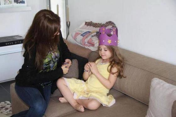 صور نانسي عجرم مع زوجها وابنتيها ايلا وميلا بدون فوتوشوب صورة رقم 3