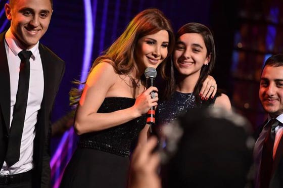 صور نانسي عجرم مع زوجها وابنتيها ايلا وميلا بدون فوتوشوب صورة رقم 25
