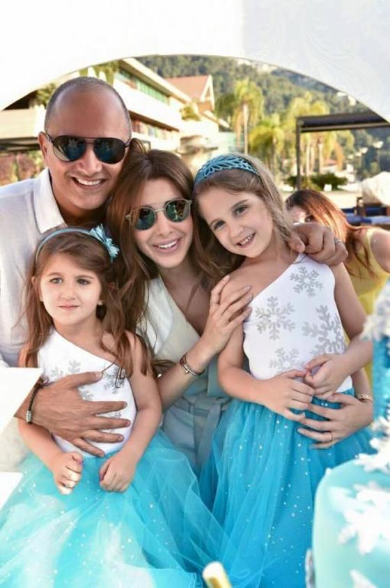 صور نانسي عجرم مع زوجها وابنتيها ايلا وميلا بدون فوتوشوب صورة رقم 37