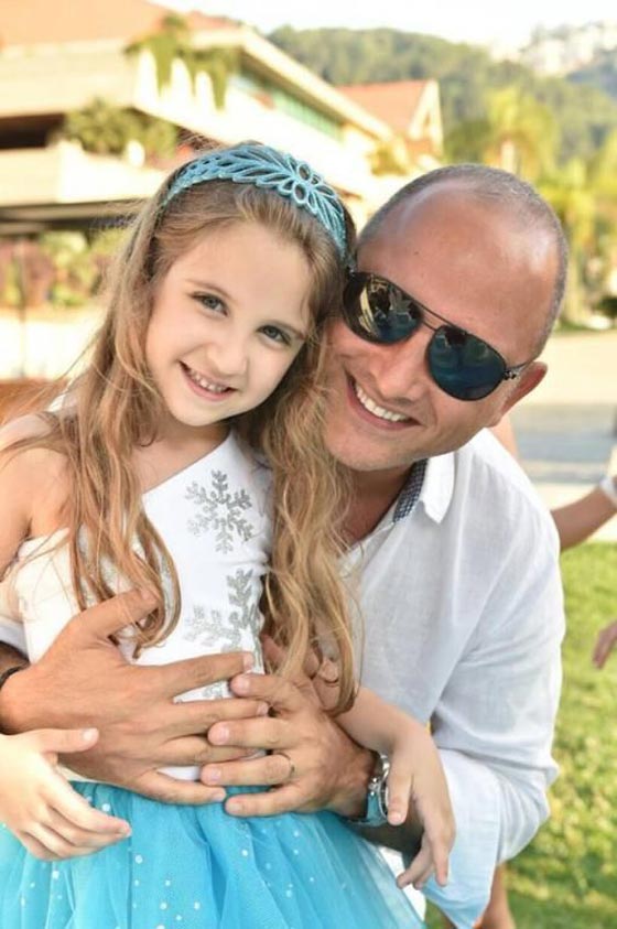 صور نانسي عجرم مع زوجها وابنتيها ايلا وميلا بدون فوتوشوب صورة رقم 39