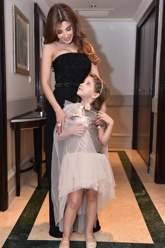 صور نانسي عجرم مع زوجها وابنتيها ايلا وميلا بدون فوتوشوب صورة رقم 50