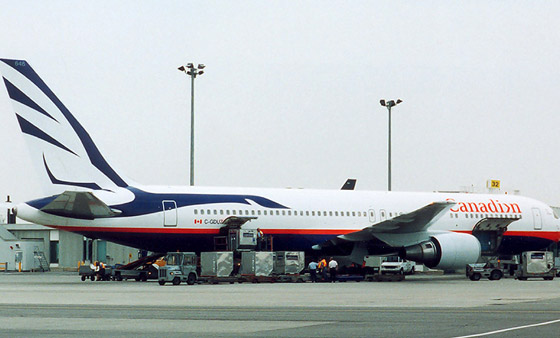  طائرة من تل ابيب الى كندا تهبط اضطراريا لانقاذ حياة كلب صورة رقم 1