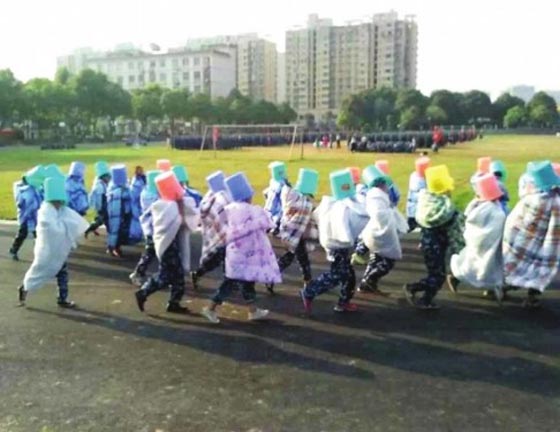 صور طلاب في الصين يتلقون اقسى العقابات لعدم ترتيب غرفهم! صورة رقم 3