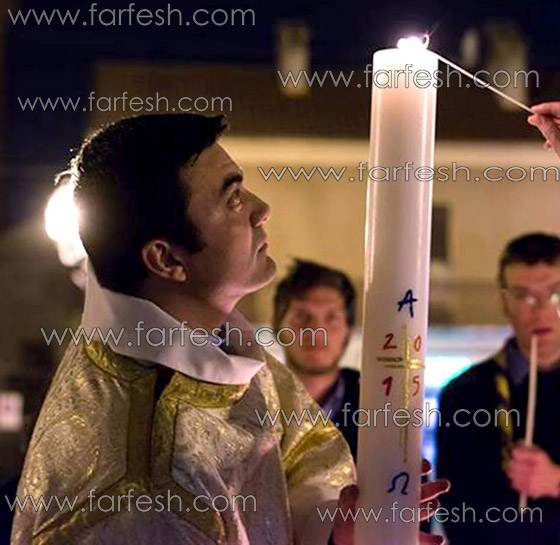  فيديو البابا يفاجئ العالم وينهض لمعانقة كاهن سوري اهداه رصاصة من الحرب صورة رقم 8