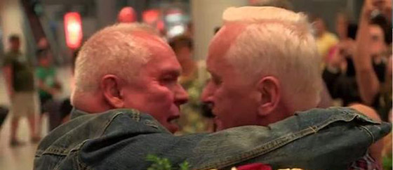  توأمان بولنديان يلتقيان لأول منذ الحرب العالمية الثانية عام 1946 صورة رقم 1