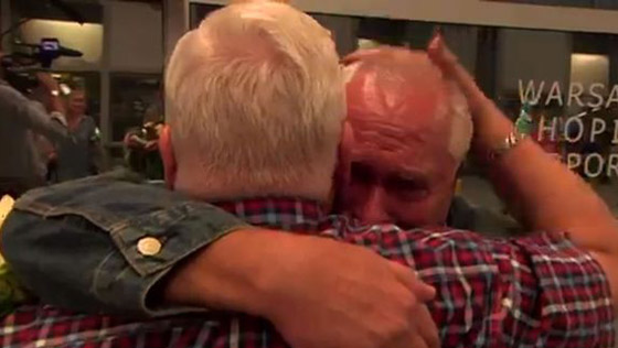  توأمان بولنديان يلتقيان لأول منذ الحرب العالمية الثانية عام 1946 صورة رقم 2