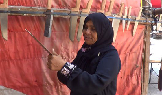 مصريتان تعملان بالجزارة وتثبتان ان هذه المهنة للنساء ايضا صورة رقم 4