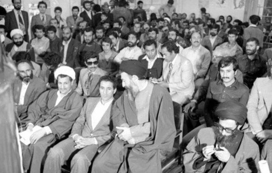 المرشد الايراني من علبة السجائر الى الغليون.. قصة مثيرة صورة رقم 2 المرشد الايراني من علبة السجائر الى الغليون.. قصة مثيرة صورة رقم 2