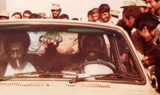 المرشد الايراني من علبة السجائر الى الغليون.. قصة مثيرة صورة رقم 1 المرشد الايراني من علبة السجائر الى الغليون.. قصة مثيرة صورة رقم 1