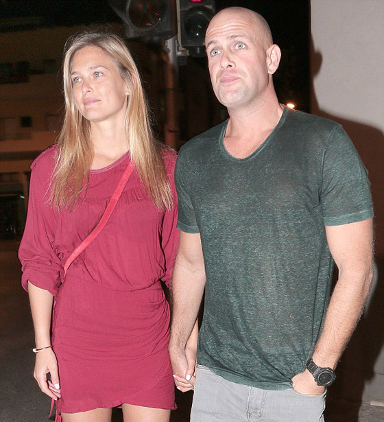 السلطات الاسرائيلية تراجعت عن اغلاق المجال الجوي فوق منزل عارضة ازياء يوم زفافها صورة رقم 3 السلطات الاسرائيلية تراجعت عن اغلاق المجال الجوي فوق منزل عارضة ازياء يوم زفافها صورة رقم 3