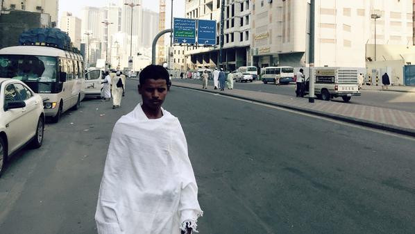  يمني اجتاز 30 حاجزا للحوثيين في طريقه الى مكة مع والدته صورة رقم 2