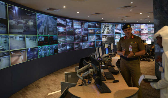 7000 كاميرا بالغة الدقة في مشعر منى لضمان حج آمن وناجح صورة رقم 9