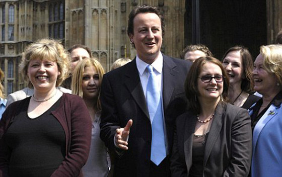 مستقبل كاميرون على كف عفريت.. والسبب فضائح خنزيرية وبشرية ايضا صورة رقم 8