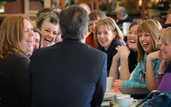 مستقبل كاميرون على كف عفريت.. والسبب فضائح خنزيرية وبشرية ايضا صورة رقم 2