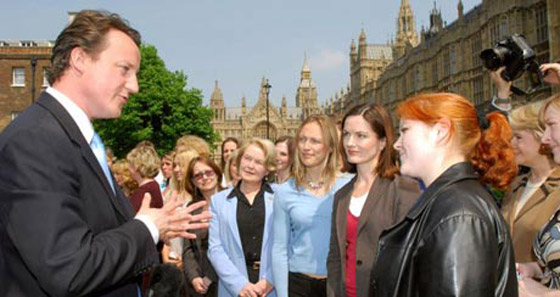 مستقبل كاميرون على كف عفريت.. والسبب فضائح خنزيرية وبشرية ايضا صورة رقم 10