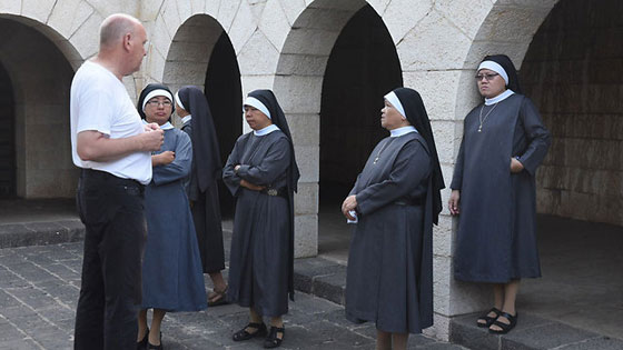 كنيسة الخبز والسمك تحظى بتعويض بعد احراق يهود لها صورة رقم 8