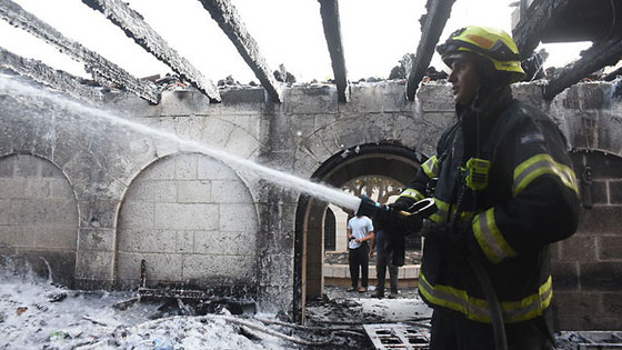 كنيسة الخبز والسمك تحظى بتعويض بعد احراق يهود لها صورة رقم 9