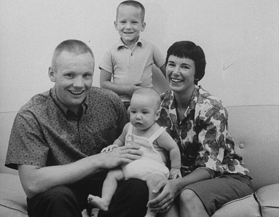 المغامرات الاولى لارمسترونغ قبل اخضاعه للقمر.. بدات في السادسة صورة رقم 14