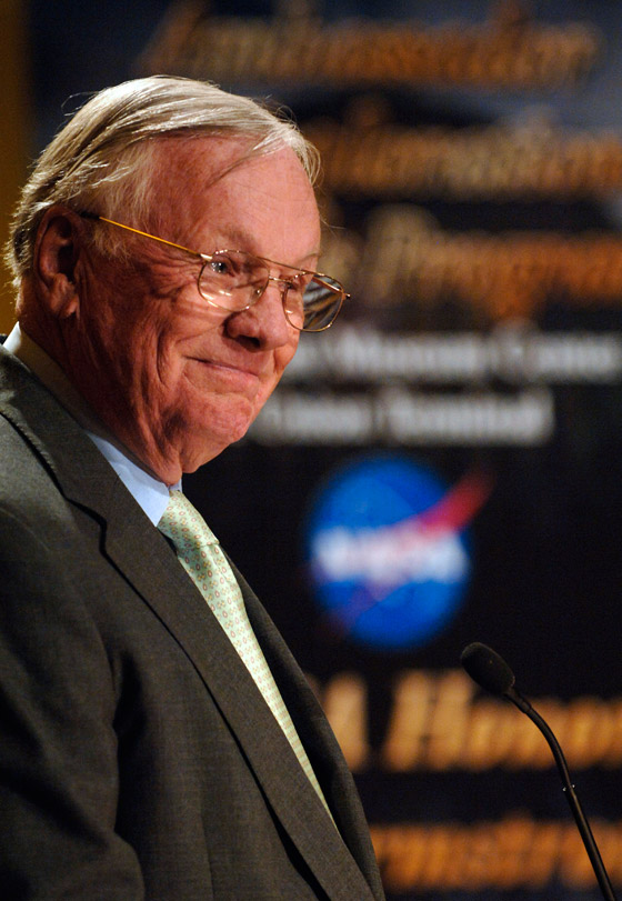 المغامرات الاولى لارمسترونغ قبل اخضاعه للقمر.. بدات في السادسة صورة رقم 24