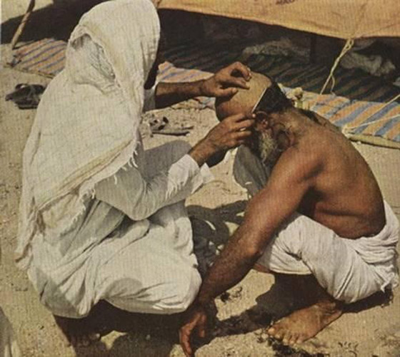 صور قديمة لشعائر الحج: تدخين الشيشة والطهو في أوانٍ كبيرة   صورة رقم 7