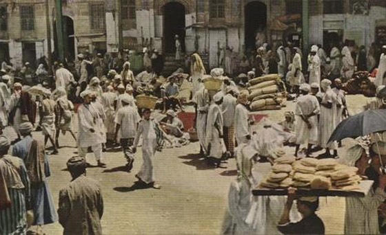 صور قديمة لشعائر الحج: تدخين الشيشة والطهو في أوانٍ كبيرة   صورة رقم 2