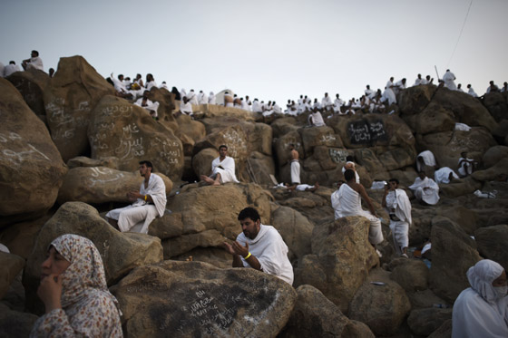 ضيوف الرحمن يرمون الشيطان بجمرات الايمان صورة رقم 6