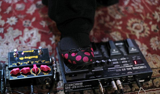 صور فنانة مسلمة عازفة جيتار ترتدى النقاب في حفلاتها: الاسلام ديني والموسيقى مهنتي صورة رقم 16