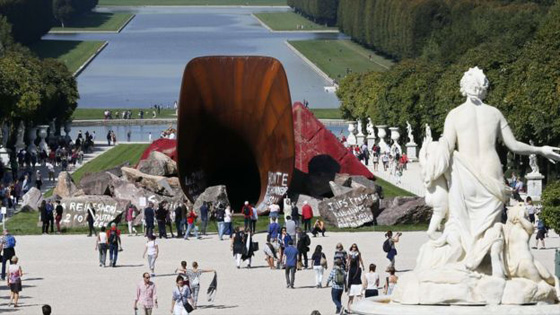 باريس: تغطية عبارت معادية للسامية على عمل فني.. بالذهب  صورة رقم 1