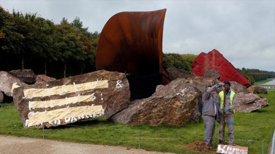 باريس: تغطية عبارت معادية للسامية على عمل فني.. بالذهب  صورة رقم 5