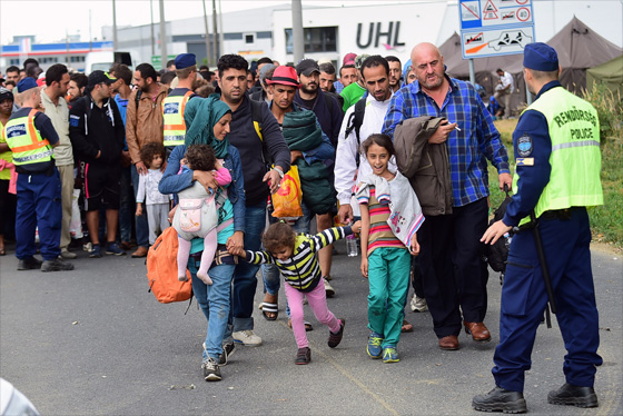 مكرمة المانية.. كل لاجئ سيحظى بـ 670 يورو شهريا صورة رقم 11
