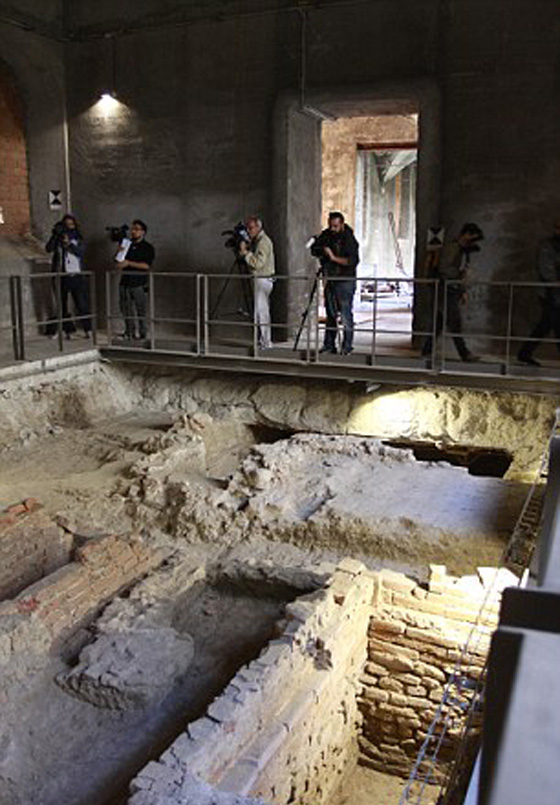 ايطاليا: موناليزا دافنشي تُبعث في رفات بشرية مثيرة للجدل صورة رقم 6 ايطاليا: موناليزا دافنشي تُبعث في رفات بشرية مثيرة للجدل صورة رقم 6