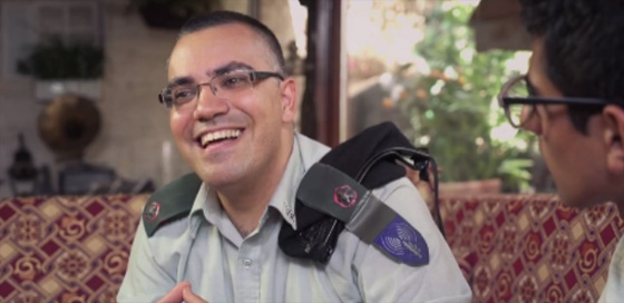 ادرعي يعايد على صديقه المسلم واحدهم يسخر منه قائلا ناقصك تحج صورة رقم 3