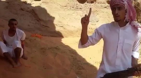 فيديو مؤلم.. قتل داعشي لابن عمه اليتيم يهز السعودية في اول ايام العيد صورة رقم 1