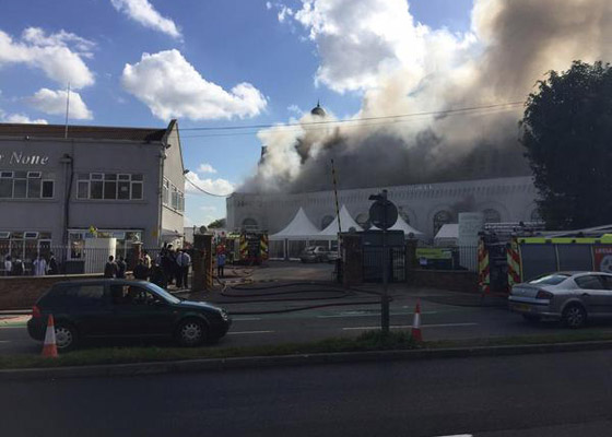  حريق هائل في المسجد الكبير بلندن واصابة رجل اربعيني صورة رقم 2