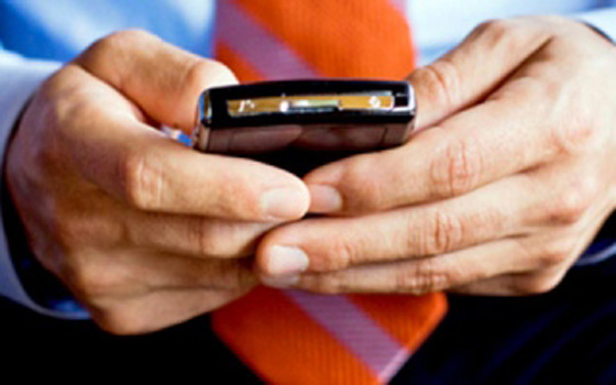 قداس احتفالي لمباركة الهواتف الذكية والاجهزة اللوحية في بلجيكا صورة رقم 1