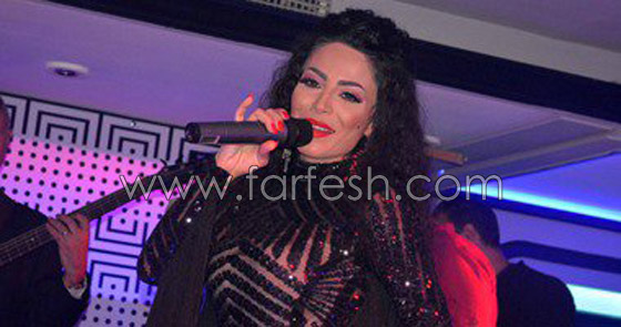 بالصور..دوللى شاهين تفاجئ جمهورها بإطلالتها صورة رقم 1