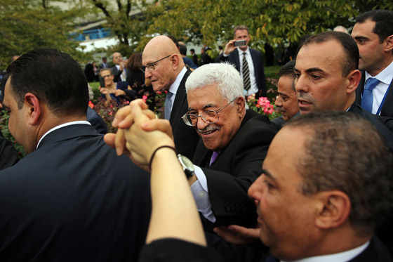 فلسطين ترفع علمها في الامم المتحدة لاول مرة.. وعباس يقول لاسرائيل لا صورة رقم 3