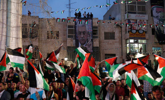 فلسطين ترفع علمها في الامم المتحدة لاول مرة.. وعباس يقول لاسرائيل لا صورة رقم 13