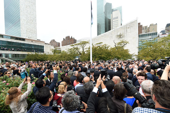 فلسطين ترفع علمها في الامم المتحدة لاول مرة.. وعباس يقول لاسرائيل لا صورة رقم 9