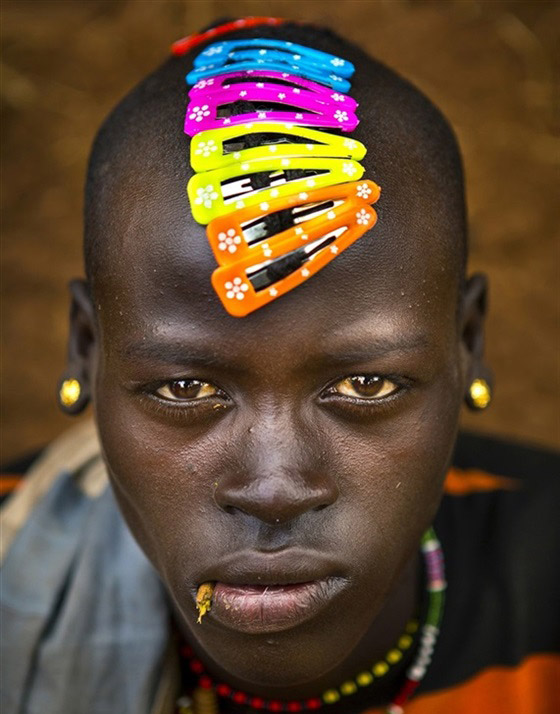 كيف اثرت المنتجات الصينية على الزي التقليدي لقبائل افريقيا؟ صورة رقم 1 كيف اثرت المنتجات الصينية على الزي التقليدي لقبائل افريقيا؟ صورة رقم 1