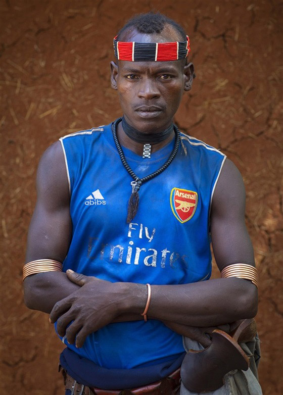 كيف اثرت المنتجات الصينية على الزي التقليدي لقبائل افريقيا؟ صورة رقم 2 كيف اثرت المنتجات الصينية على الزي التقليدي لقبائل افريقيا؟ صورة رقم 2