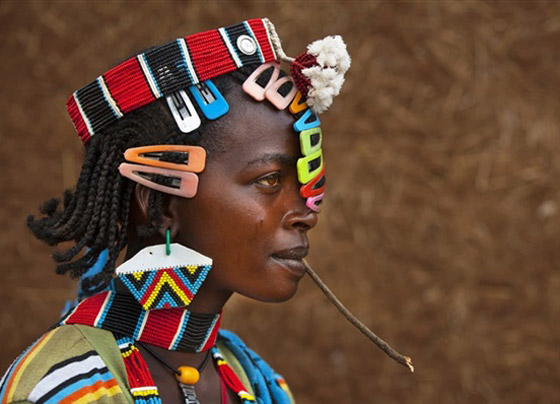 كيف اثرت المنتجات الصينية على الزي التقليدي لقبائل افريقيا؟ صورة رقم 4 كيف اثرت المنتجات الصينية على الزي التقليدي لقبائل افريقيا؟ صورة رقم 4