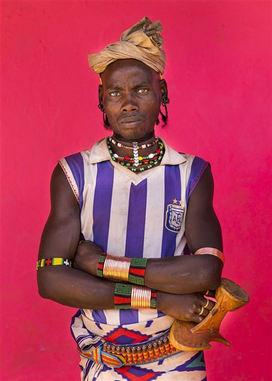 كيف اثرت المنتجات الصينية على الزي التقليدي لقبائل افريقيا؟ صورة رقم 5 كيف اثرت المنتجات الصينية على الزي التقليدي لقبائل افريقيا؟ صورة رقم 5