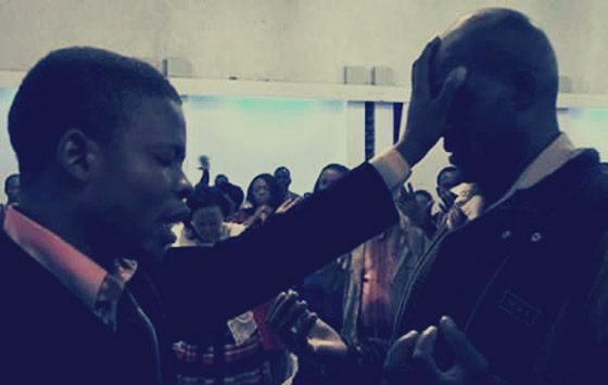  ادعى النبوة ومعجزته المشي في الهواء لكن ظله فضحه!! صورة رقم 2