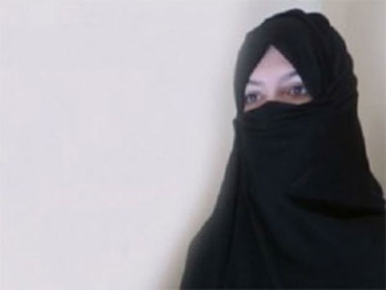 عازفة روك بريطانية بعد انضمامها لداعش: أنتم المسيحيون تستحقون قطع الرؤوس بالسكين صورة رقم 3 عازفة روك بريطانية بعد انضمامها لداعش: أنتم المسيحيون تستحقون قطع الرؤوس بالسكين صورة رقم 3